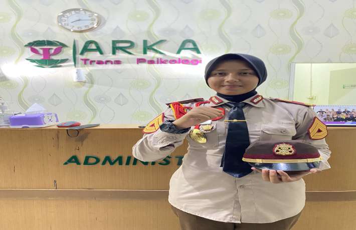 Surya Dini. Alumni ARKA Trans Psikologi. Anak Petani Asal Koto Gadang Guguak Solok Ini Lulus Seleksi